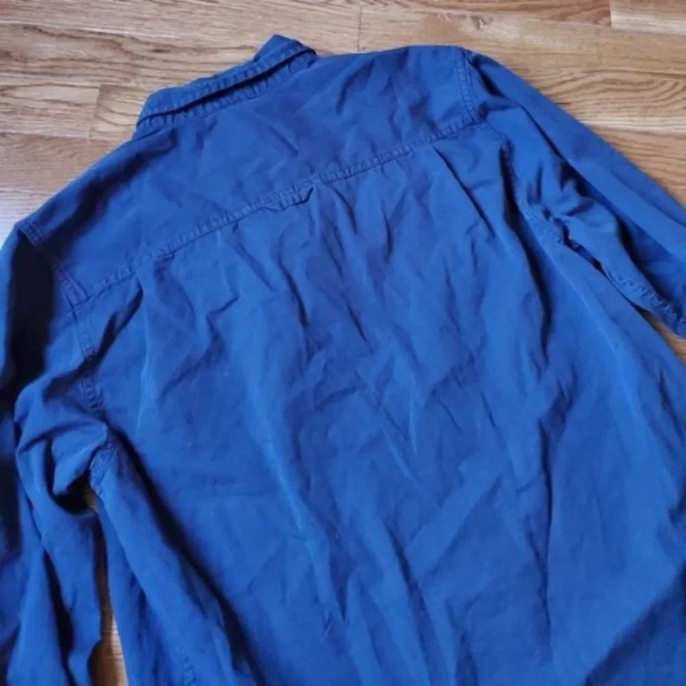 North Face Blue Button Down Shirt - Picture 8 of 9
